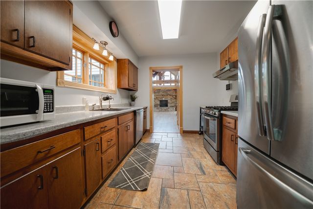 657 Lakeview Dr, South Strabane, PA 15301