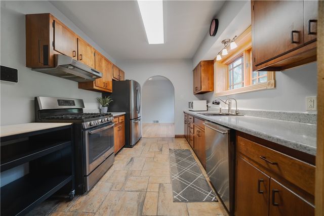 657 Lakeview Dr, South Strabane, PA 15301