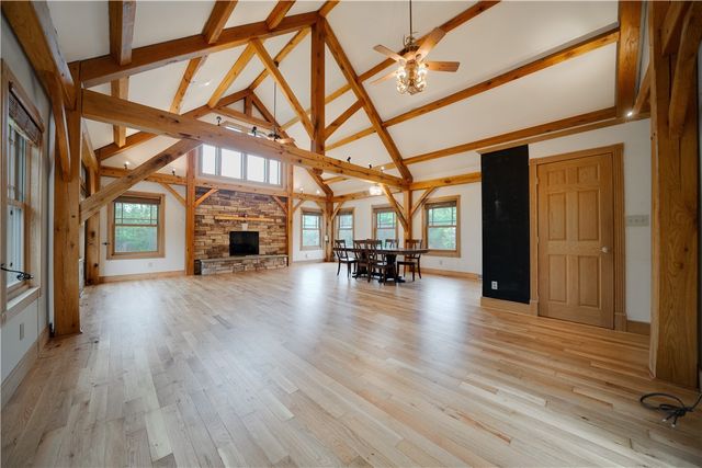 657 Lakeview Dr, South Strabane, PA 15301