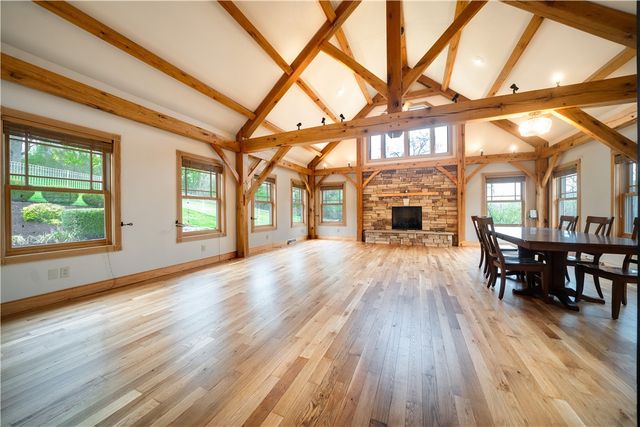 657 Lakeview Dr, South Strabane, PA 15301
