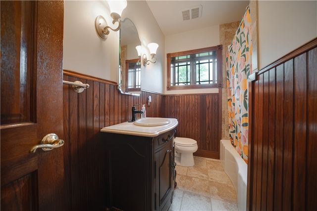 657 Lakeview Dr, South Strabane, PA 15301