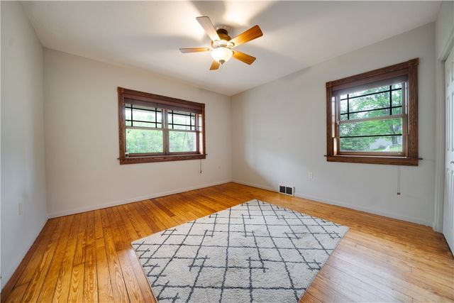 657 Lakeview Dr, South Strabane, PA 15301
