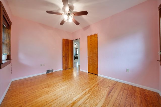 657 Lakeview Dr, South Strabane, PA 15301