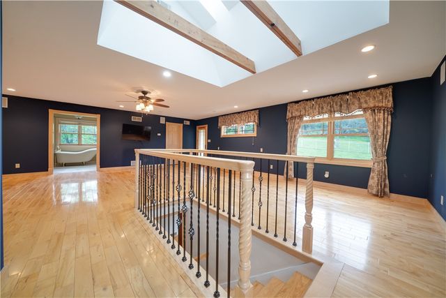 657 Lakeview Dr, South Strabane, PA 15301