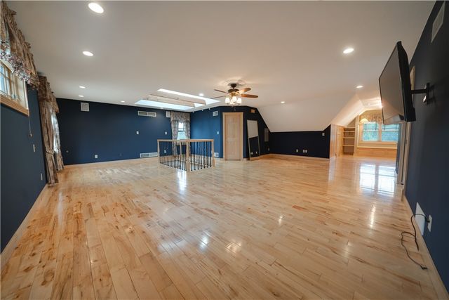 657 Lakeview Dr, South Strabane, PA 15301