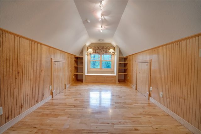 657 Lakeview Dr, South Strabane, PA 15301
