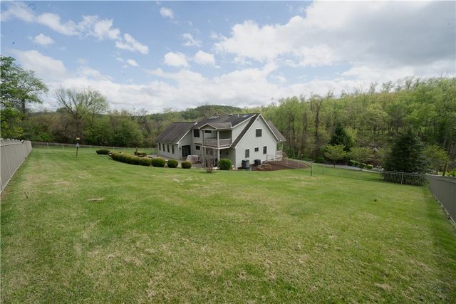 657 Lakeview Dr, South Strabane, PA 15301