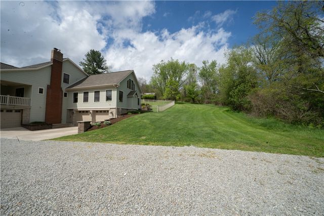 657 Lakeview Dr, South Strabane, PA 15301
