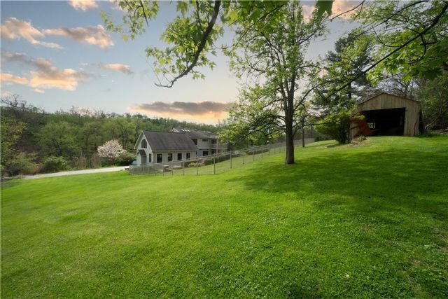 657 Lakeview Dr, South Strabane, PA 15301