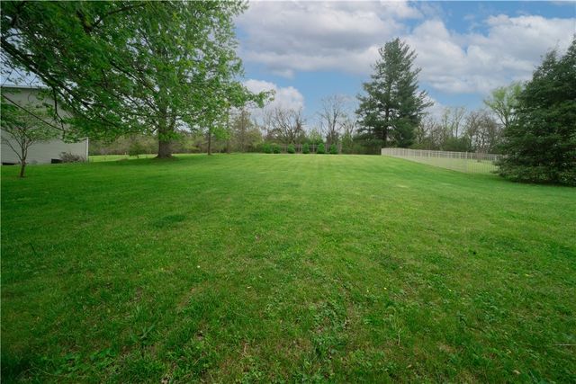 657 Lakeview Dr, South Strabane, PA 15301