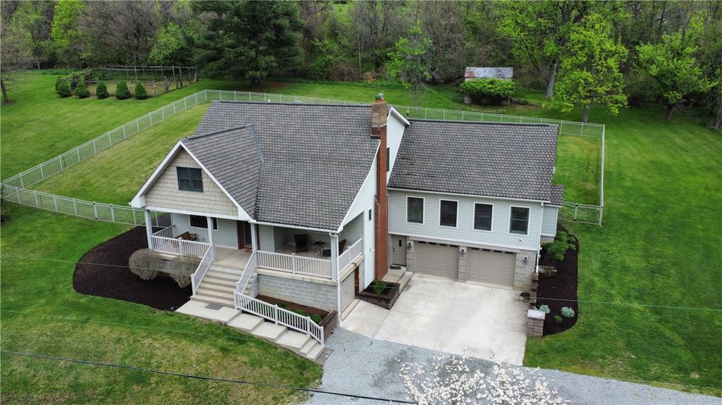 657 Lakeview Dr, South Strabane, PA 15301