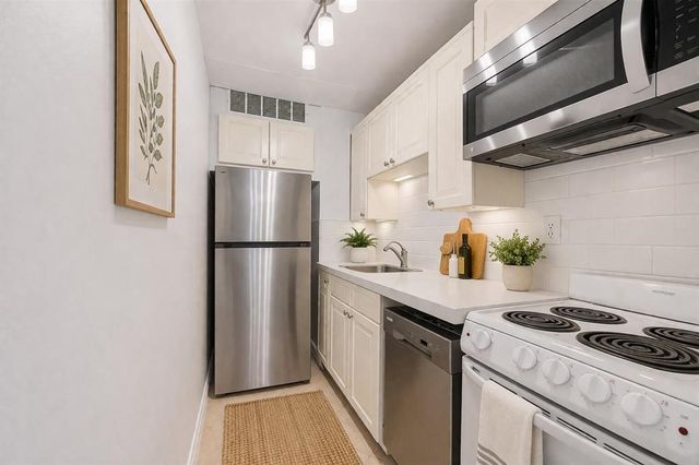 815 Middle River Drive 115, Fort Lauderdale, FL 33304