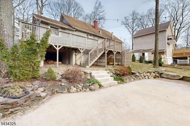 319 Midway Dr, Vernon Twp., NJ 07422