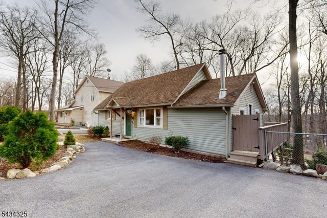 319 Midway Dr, Vernon Twp., NJ 07422