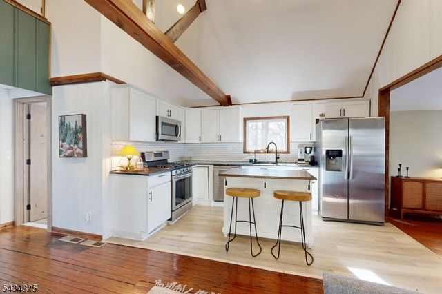 319 Midway Dr, Vernon Twp., NJ 07422