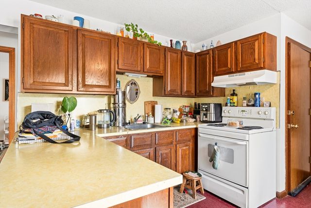 27 West St, Montague, MA 01351