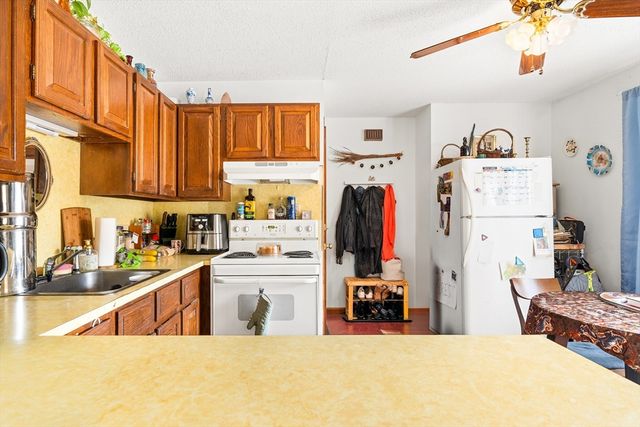 27 West St, Montague, MA 01351