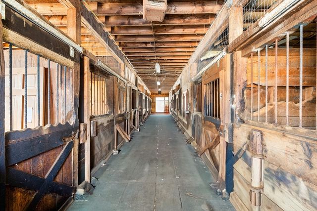 27 West St, Montague, MA 01351