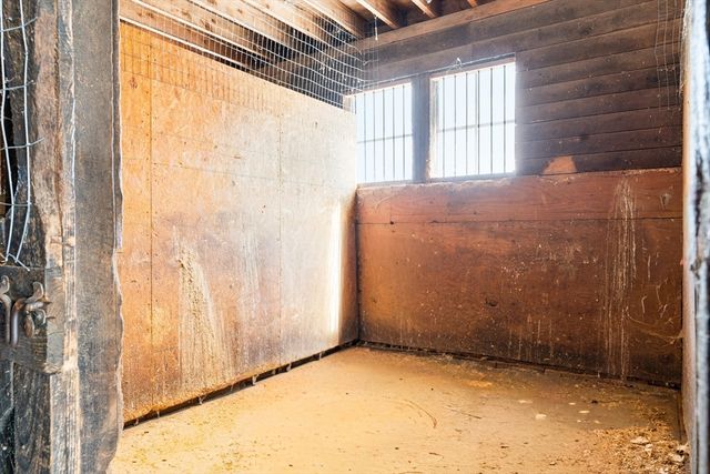 27 West St, Montague, MA 01351