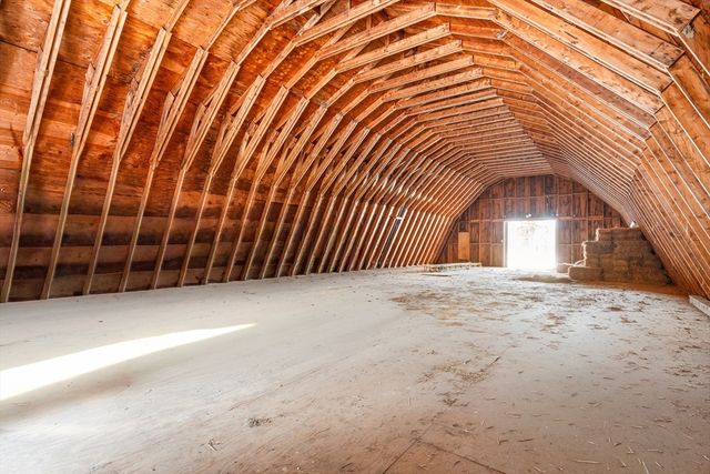 27 West St, Montague, MA 01351