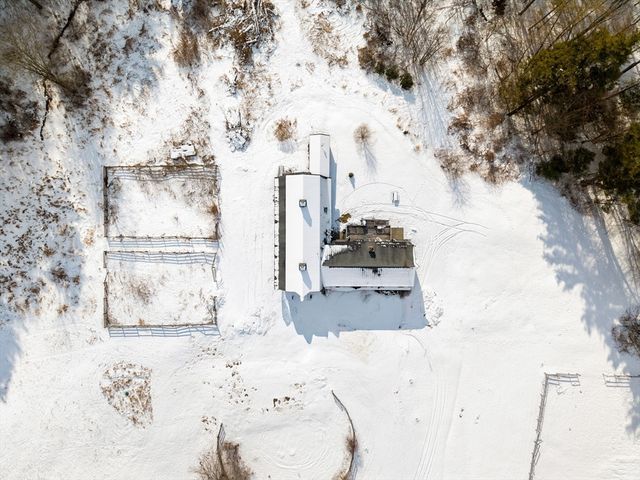 27 West St, Montague, MA 01351