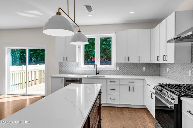 21 Pension Hill Road 1, Englishtown, NJ 07726