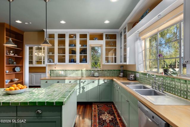 40 E Plaza Del Encanto, Tucson, AZ 85716