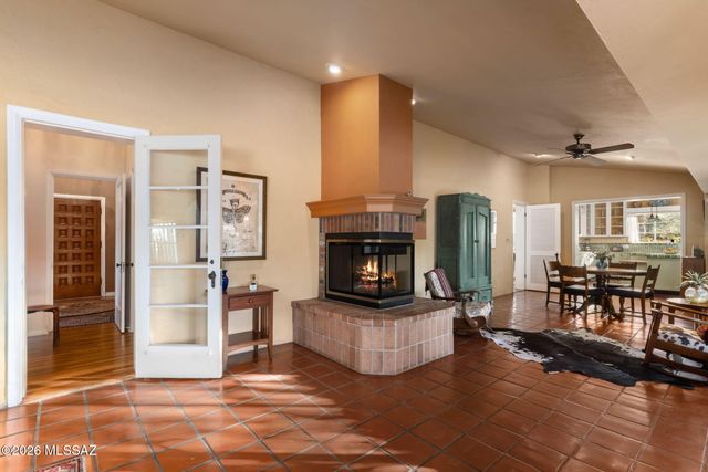 40 E Plaza Del Encanto, Tucson, AZ 85716