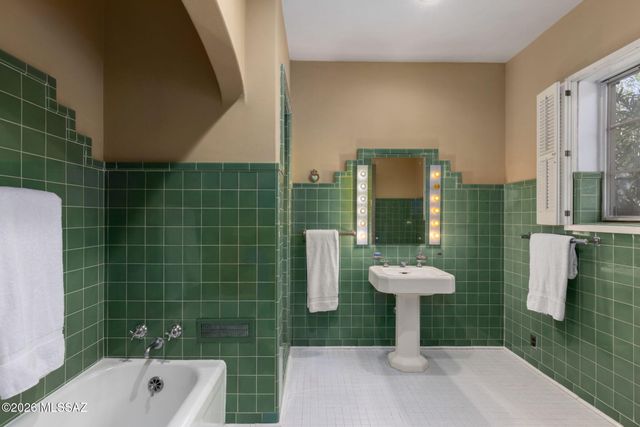 40 E Plaza Del Encanto, Tucson, AZ 85716