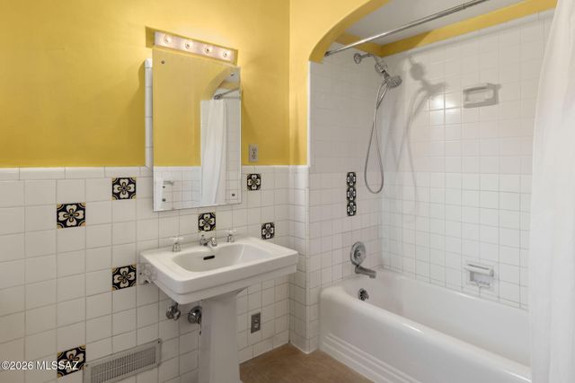 40 E Plaza Del Encanto, Tucson, AZ 85716