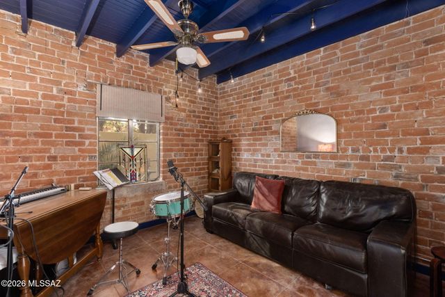 40 E Plaza Del Encanto, Tucson, AZ 85716