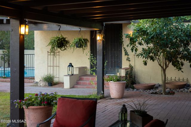 40 E Plaza Del Encanto, Tucson, AZ 85716