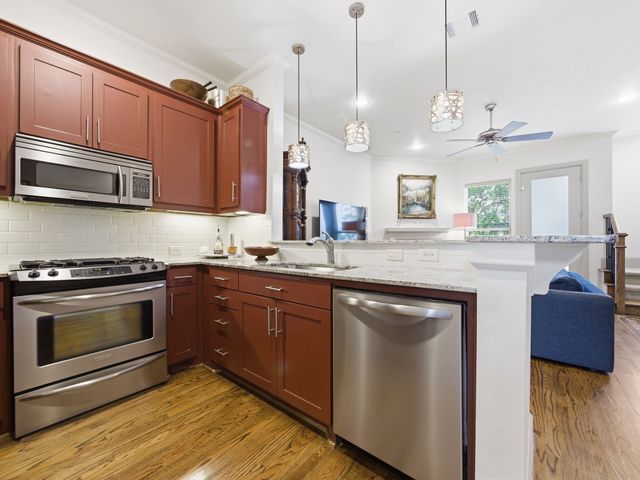 7333 Valley View Lane 305, Dallas, TX 75240