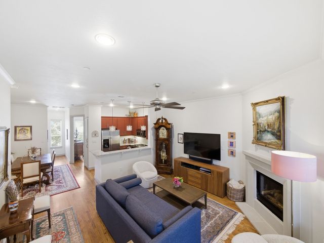 7333 Valley View Lane 305, Dallas, TX 75240