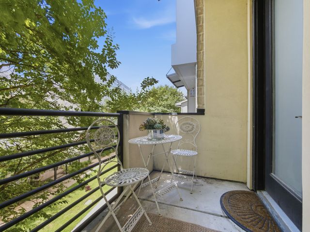 7333 Valley View Lane 305, Dallas, TX 75240