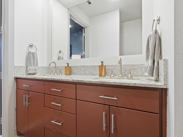 7333 Valley View Lane 305, Dallas, TX 75240