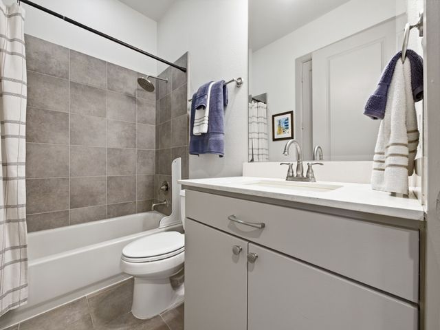 7333 Valley View Lane 305, Dallas, TX 75240