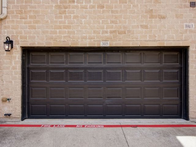 7333 Valley View Lane 305, Dallas, TX 75240