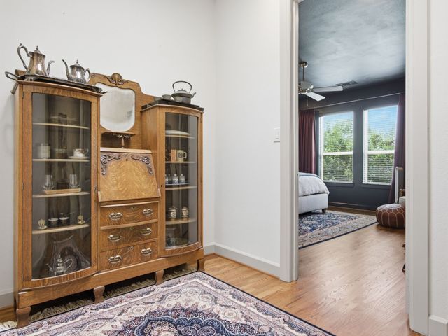 7333 Valley View Lane 305, Dallas, TX 75240