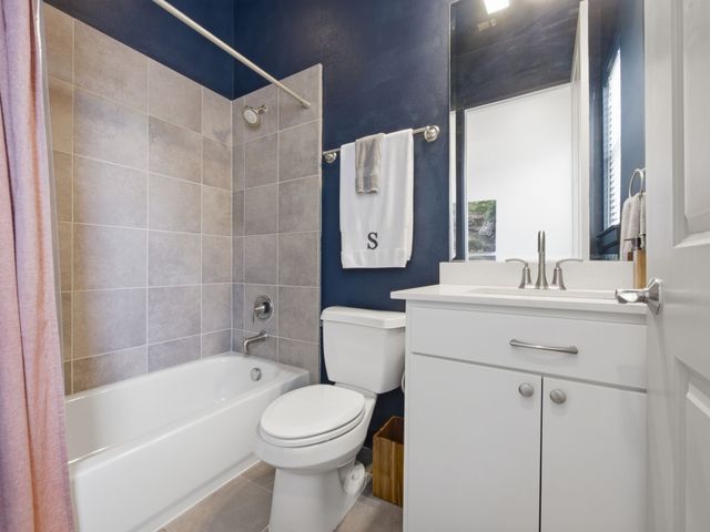 7333 Valley View Lane 305, Dallas, TX 75240