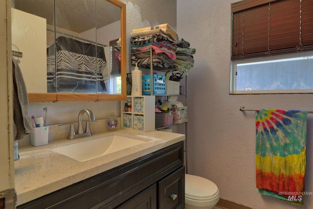 130 E Morris Ct, Kuna, ID 83634