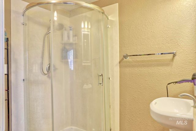 130 E Morris Ct, Kuna, ID 83634