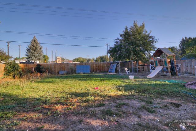 130 E Morris Ct, Kuna, ID 83634