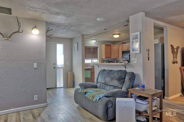 130 E Morris Ct, Kuna, ID 83634