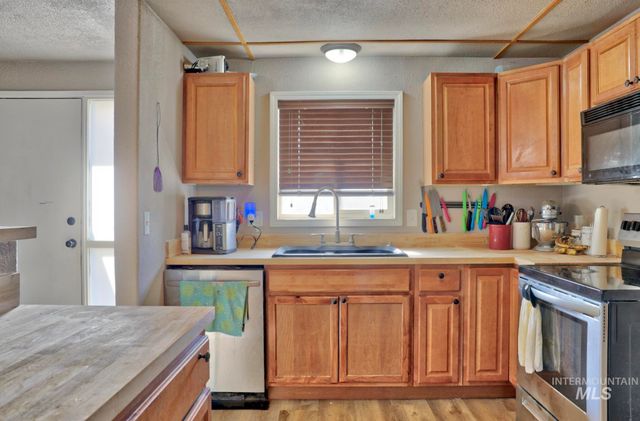 130 E Morris Ct, Kuna, ID 83634