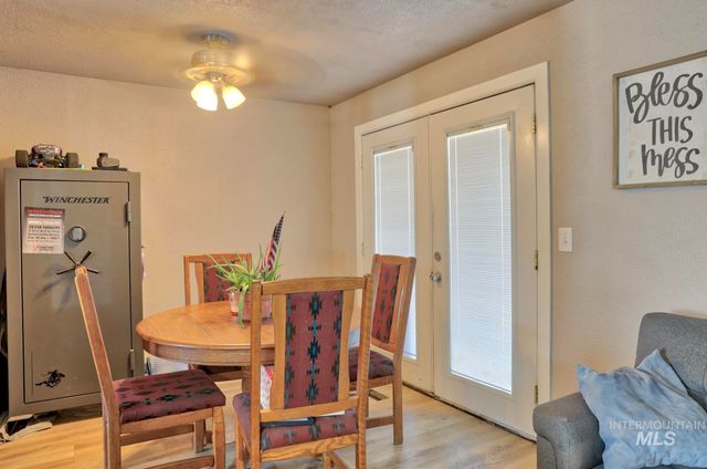 130 E Morris Ct, Kuna, ID 83634