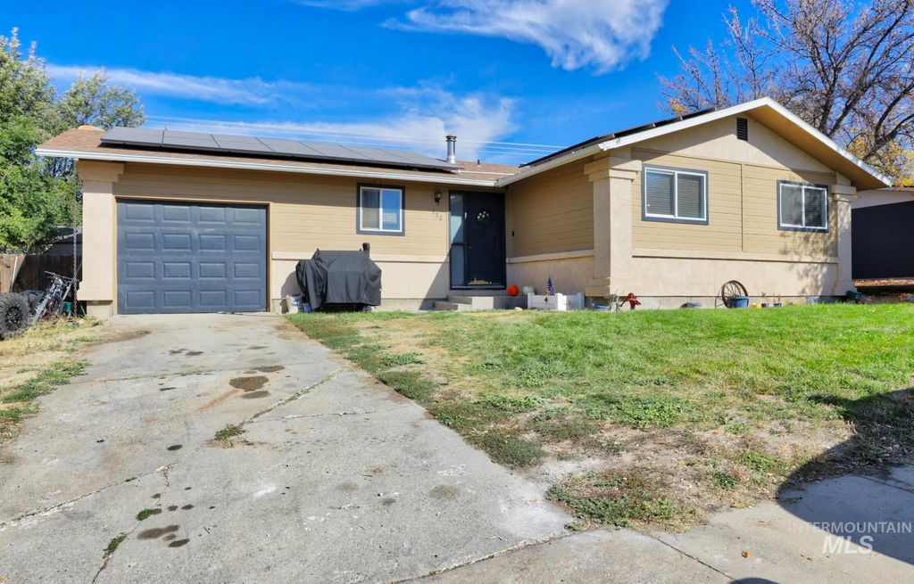 130 E Morris Ct, Kuna, ID 83634