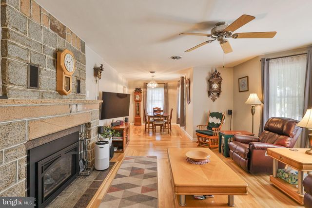 1205 PENNSYLVANIA AVE, Emmaus, PA 18049