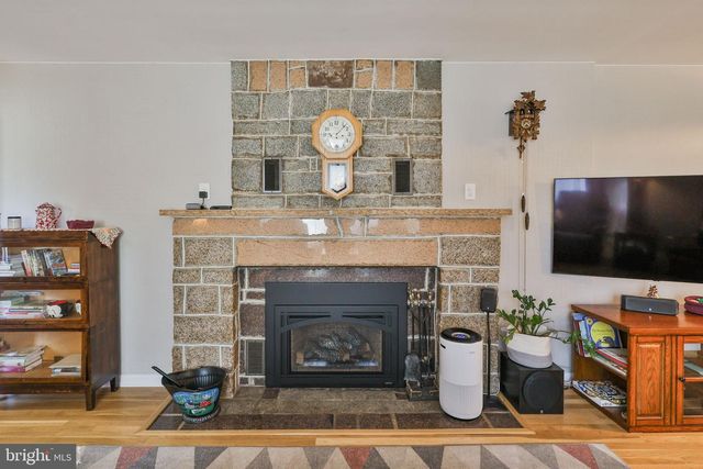 1205 PENNSYLVANIA AVE, Emmaus, PA 18049