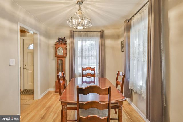 1205 PENNSYLVANIA AVE, Emmaus, PA 18049